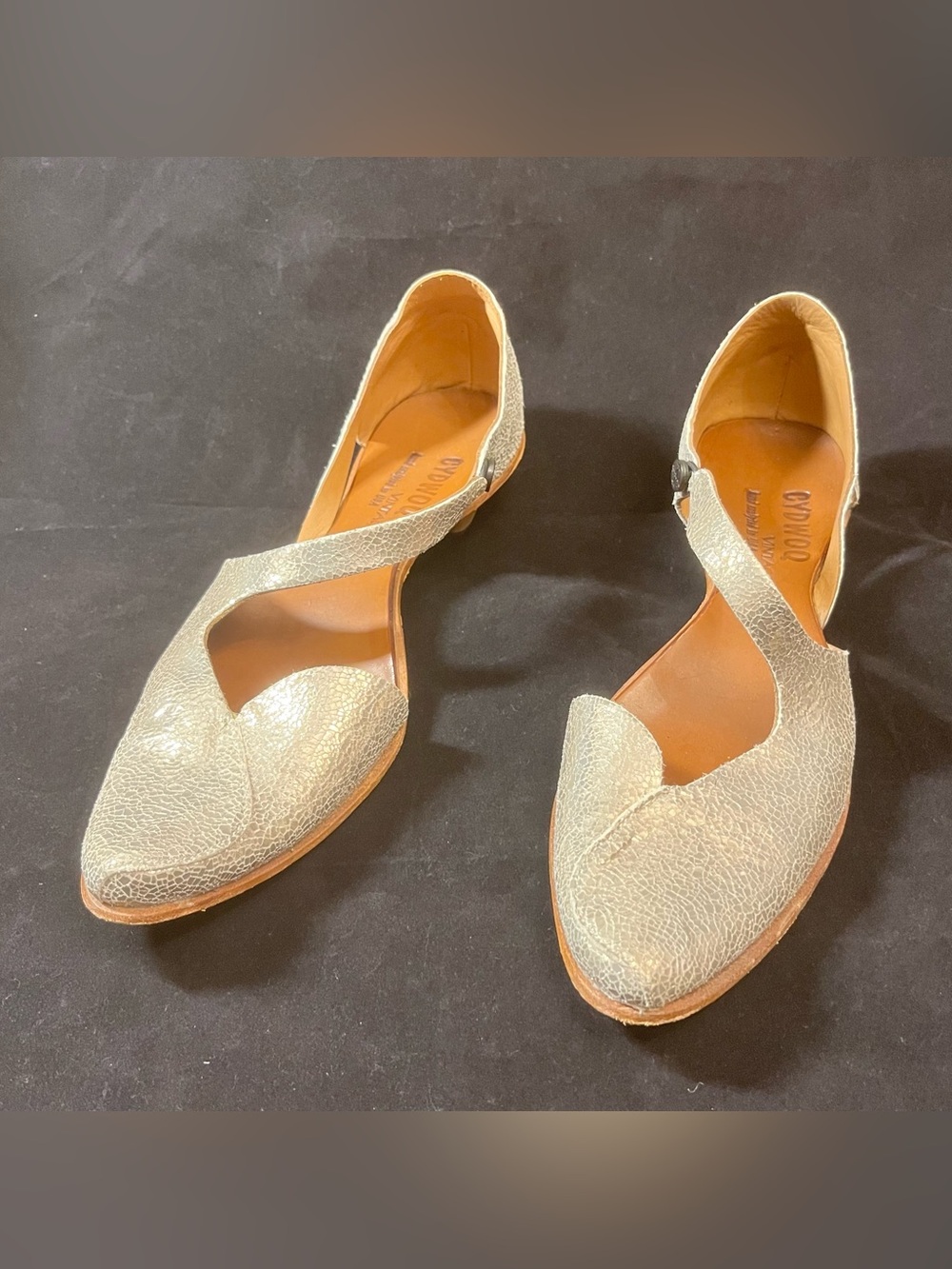 Cydwoq Ridge Metallic Tan Silver Leather Flats